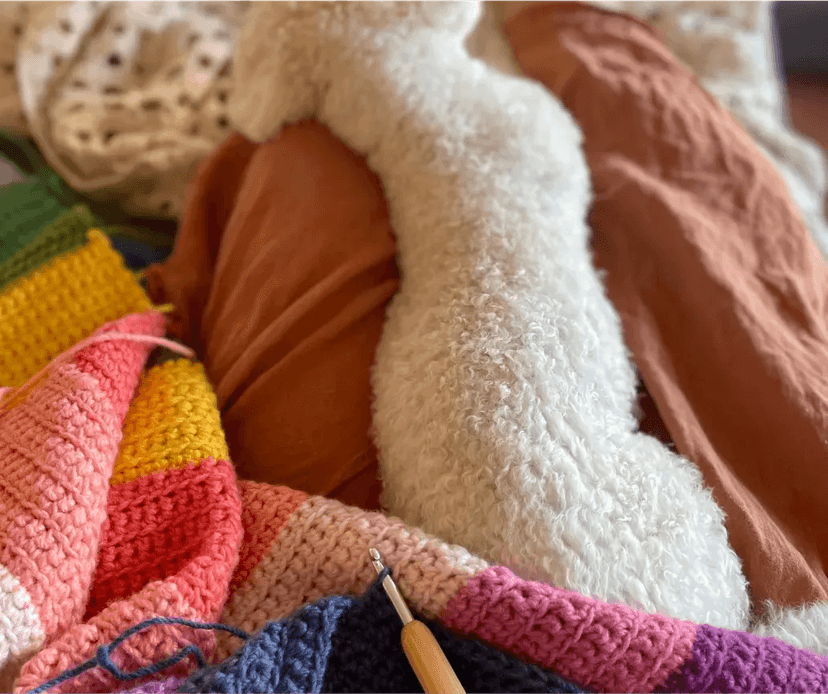 Image of an excited Knitting On Me gift card recipient. Their thank you note is below.